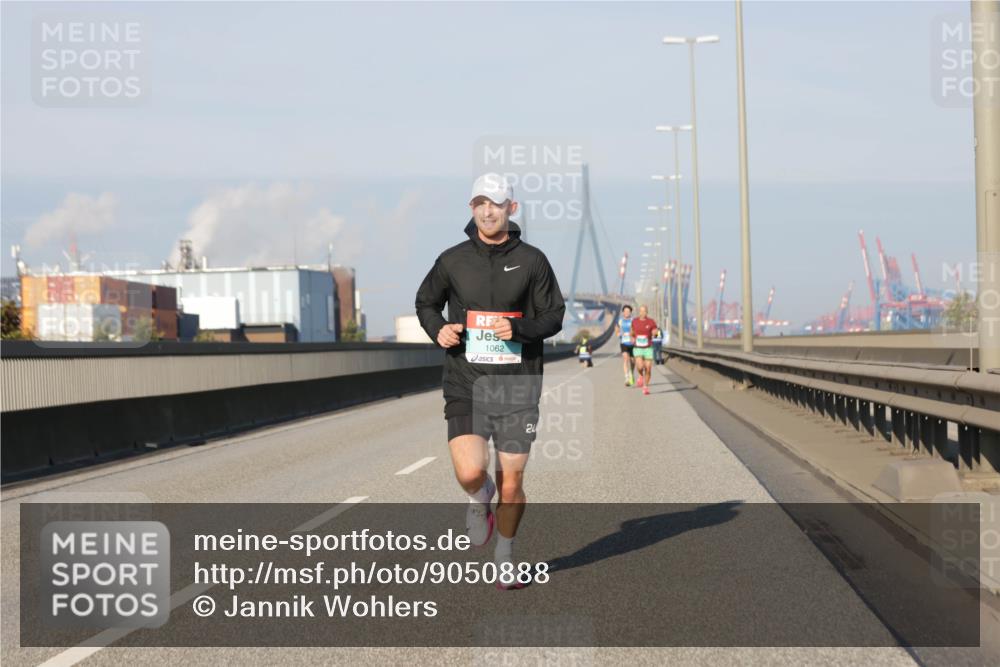 03.10.2025 - Köhlbrandbrückenlauf Jannik Wohlers http://msf.ph/oto/9050888 03.10.2025 09:36:56 Position 3 1062, 24 meine-sportfotos.de