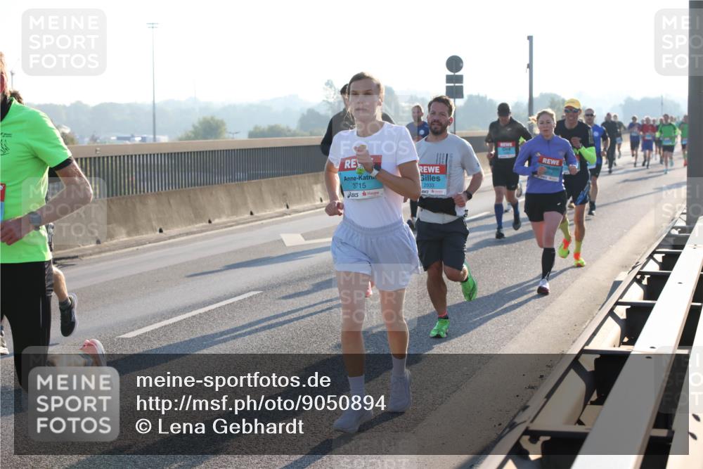03.10.2025 - Köhlbrandbrückenlauf Lena Gebhardt http://msf.ph/oto/9050894 03.10.2025 09:14:28 Position 1 3715, 2933 meine-sportfotos.de