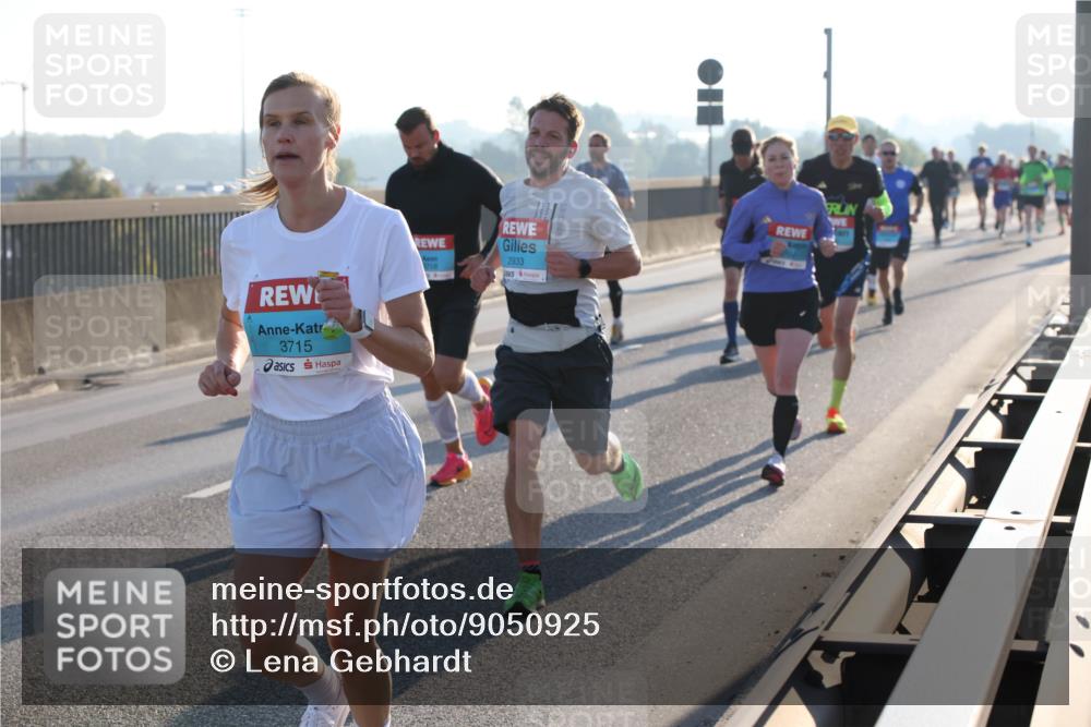 03.10.2025 - Köhlbrandbrückenlauf Lena Gebhardt http://msf.ph/oto/9050925 03.10.2025 09:14:29 Position 1 3715, 1718, 2933 meine-sportfotos.de