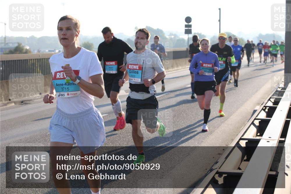 03.10.2025 - Köhlbrandbrückenlauf Lena Gebhardt http://msf.ph/oto/9050929 03.10.2025 09:14:29 Position 1 3715, 3718, 2933 meine-sportfotos.de