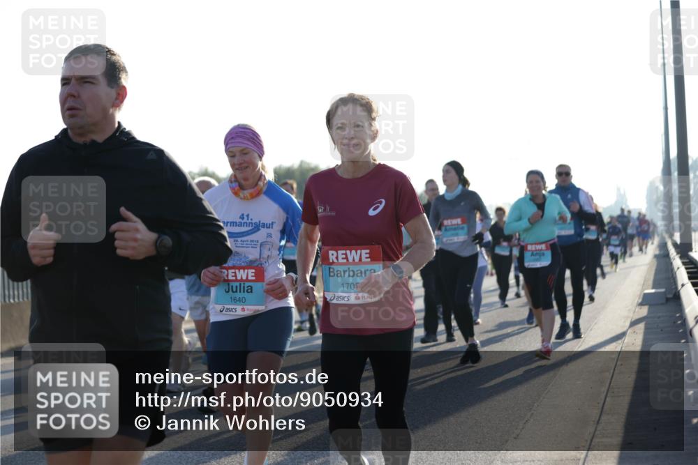 03.10.2025 - Köhlbrandbrückenlauf Jannik Wohlers http://msf.ph/oto/9050934 03.10.2025 09:18:57 Position 3 1492, 41, 29, 2012, 1640, 1707 meine-sportfotos.de
