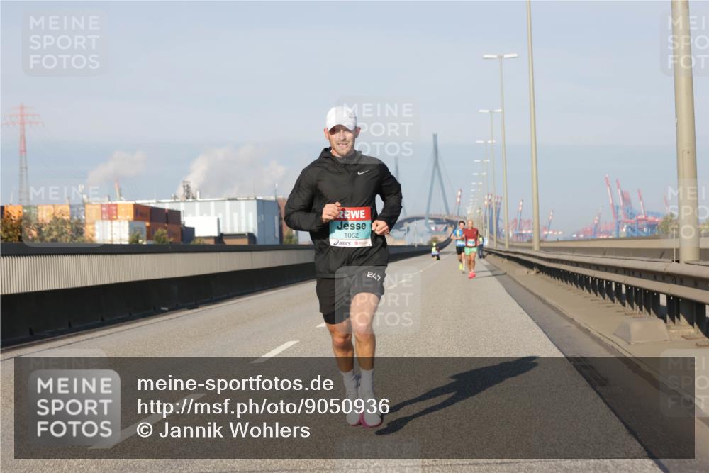 03.10.2025 - Köhlbrandbrückenlauf Jannik Wohlers http://msf.ph/oto/9050936 03.10.2025 09:36:56 Position 3 1062, 247 meine-sportfotos.de