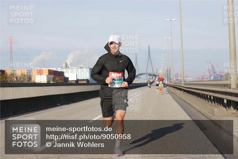 03.10.2025 - Köhlbrandbrückenlauf Jannik Wohlers http://msf.ph/oto/9050958 03.10.2025 09:36:56 Position 3 1062, 26 meine-sportfotos.de