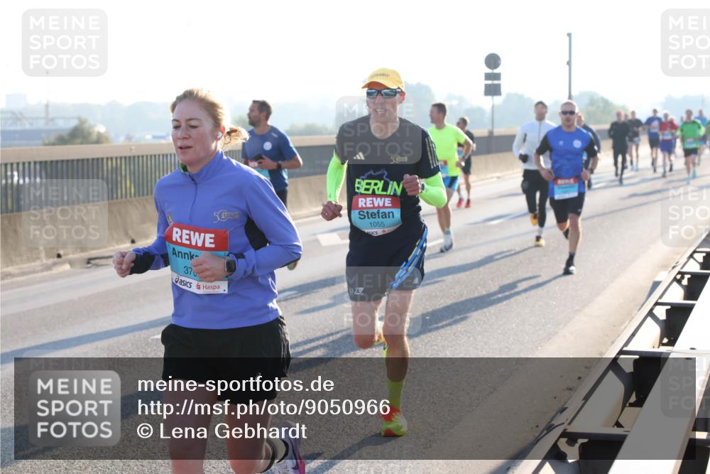 03.10.2025 - Köhlbrandbrückenlauf Lena Gebhardt http://msf.ph/oto/9050966 03.10.2025 09:14:30 Position 1 50, 1055, 50, 370 meine-sportfotos.de