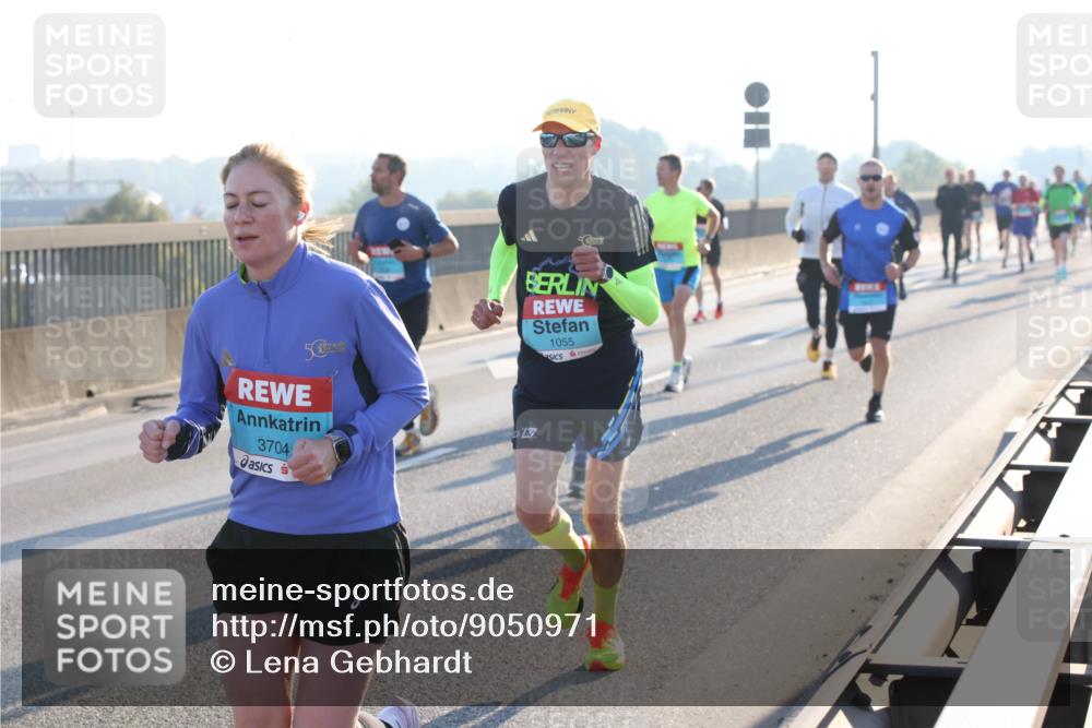 03.10.2025 - Köhlbrandbrückenlauf Lena Gebhardt http://msf.ph/oto/9050971 03.10.2025 09:14:30 Position 1 50, 3704, 1055 meine-sportfotos.de