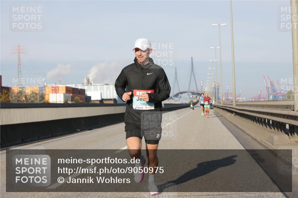 03.10.2025 - Köhlbrandbrückenlauf Jannik Wohlers http://msf.ph/oto/9050975 03.10.2025 09:36:56 Position 3 1062, 2 meine-sportfotos.de