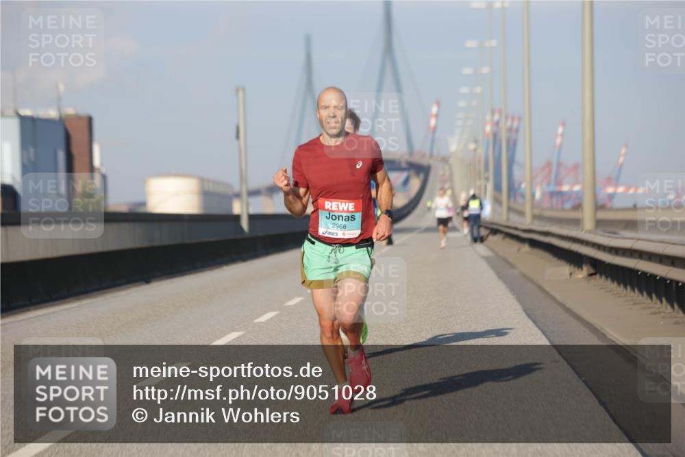 03.10.2025 - Köhlbrandbrückenlauf Jannik Wohlers http://msf.ph/oto/9051028 03.10.2025 09:37:03 Position 3 2968 meine-sportfotos.de