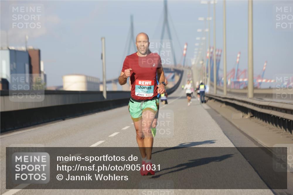 03.10.2025 - Köhlbrandbrückenlauf Jannik Wohlers http://msf.ph/oto/9051031 03.10.2025 09:37:03 Position 3 2968 meine-sportfotos.de