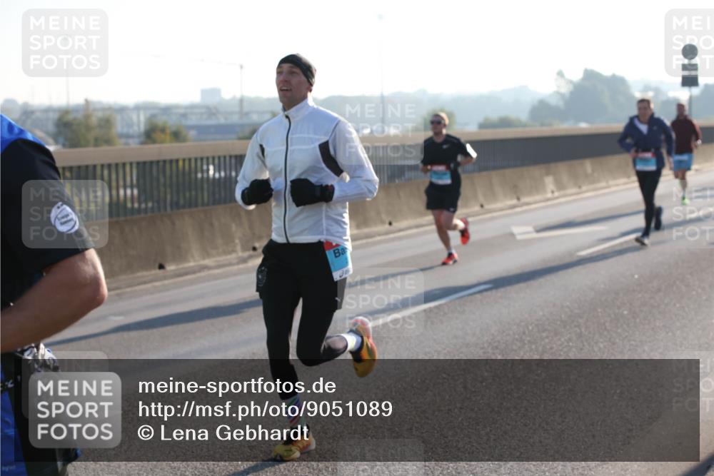 03.10.2025 - Köhlbrandbrückenlauf Lena Gebhardt http://msf.ph/oto/9051089 03.10.2025 09:14:33 Position 1  meine-sportfotos.de