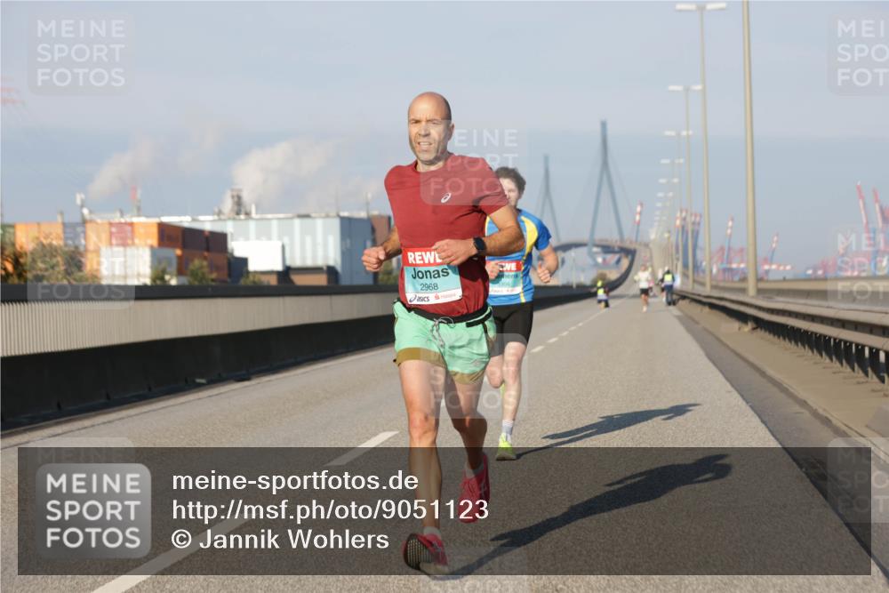 03.10.2025 - Köhlbrandbrückenlauf Jannik Wohlers http://msf.ph/oto/9051123 03.10.2025 09:37:05 Position 3 2968 meine-sportfotos.de