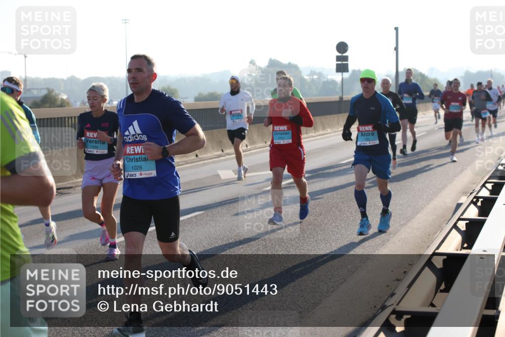 03.10.2025 - Köhlbrandbrückenlauf Lena Gebhardt http://msf.ph/oto/9051443 03.10.2025 09:14:46 Position 1 1086, 1028, 3705, 1050 meine-sportfotos.de