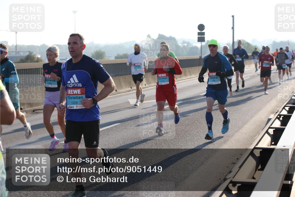 03.10.2025 - Köhlbrandbrückenlauf Lena Gebhardt http://msf.ph/oto/9051449 03.10.2025 09:14:46 Position 1 1086, 1028, 3705 meine-sportfotos.de