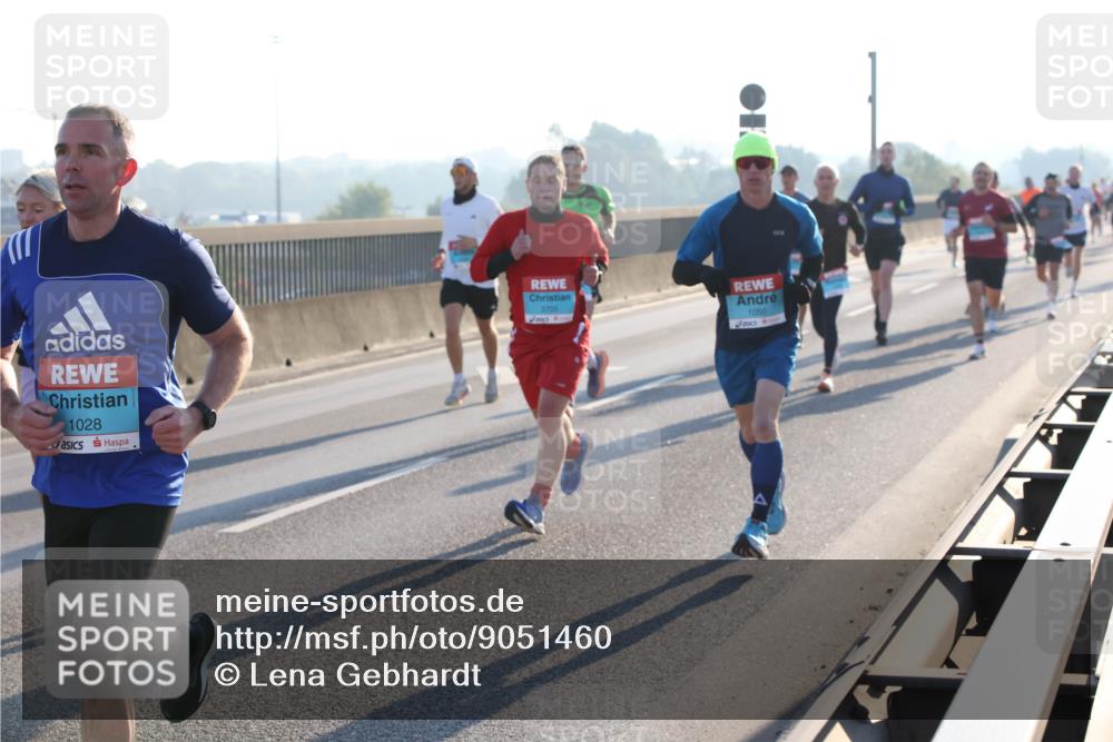 03.10.2025 - Köhlbrandbrückenlauf Lena Gebhardt http://msf.ph/oto/9051460 03.10.2025 09:14:46 Position 1 1028, 6, 3705, 1050 meine-sportfotos.de