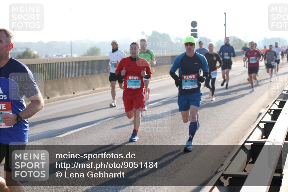 03.10.2025 - Köhlbrandbrückenlauf Lena Gebhardt http://msf.ph/oto/9051484 03.10.2025 09:14:46 Position 1 3, 3705, 1050 meine-sportfotos.de