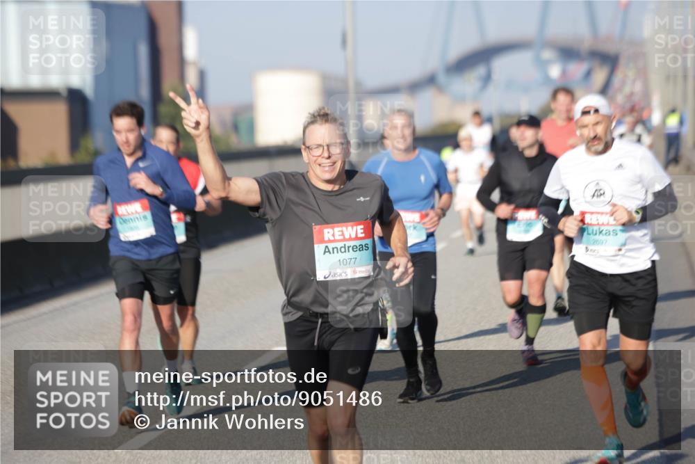 03.10.2025 - Köhlbrandbrückenlauf Jannik Wohlers http://msf.ph/oto/9051486 03.10.2025 09:46:13 Position 3 1077, 2697 meine-sportfotos.de