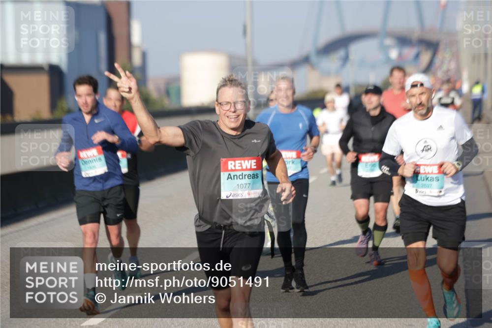 03.10.2025 - Köhlbrandbrückenlauf Jannik Wohlers http://msf.ph/oto/9051491 03.10.2025 09:46:13 Position 3 1077, 2697 meine-sportfotos.de