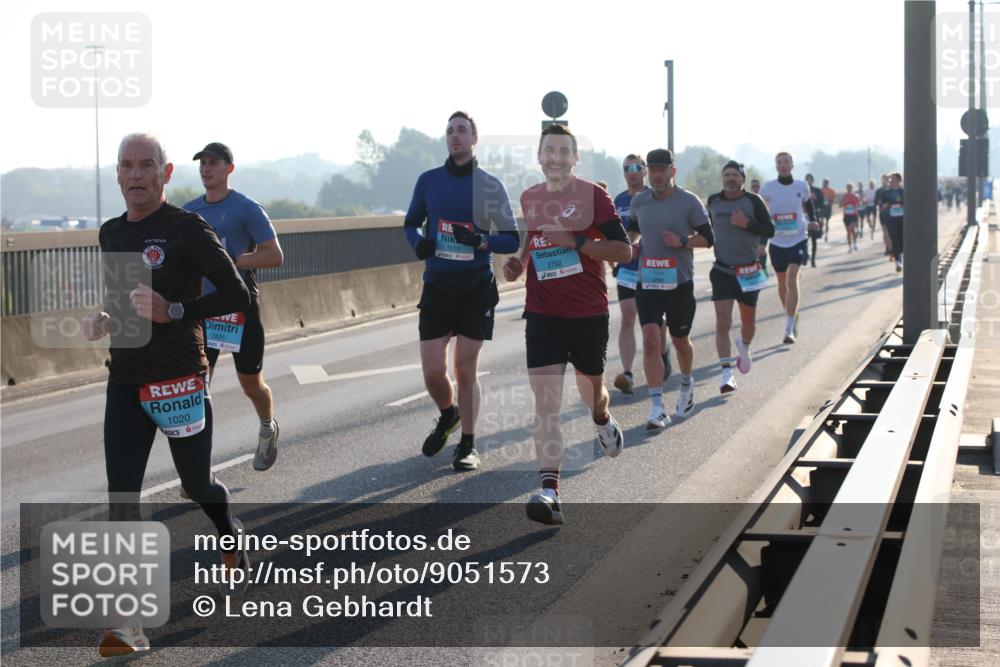 03.10.2025 - Köhlbrandbrückenlauf Lena Gebhardt http://msf.ph/oto/9051573 03.10.2025 09:14:49 Position 1 2831, 1020, 1016, 2792 meine-sportfotos.de