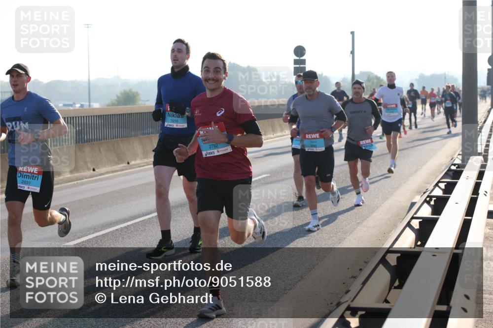 03.10.2025 - Köhlbrandbrückenlauf Lena Gebhardt http://msf.ph/oto/9051588 03.10.2025 09:14:50 Position 1 1016, 2831, 2792, 3785 meine-sportfotos.de