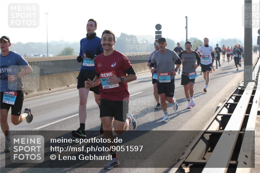 03.10.2025 - Köhlbrandbrückenlauf Lena Gebhardt http://msf.ph/oto/9051597 03.10.2025 09:14:50 Position 1 2831, 1016, 2797, 3785 meine-sportfotos.de