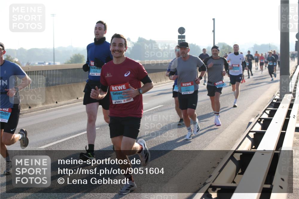 03.10.2025 - Köhlbrandbrückenlauf Lena Gebhardt http://msf.ph/oto/9051604 03.10.2025 09:14:50 Position 1 1016, 331, 2792 meine-sportfotos.de