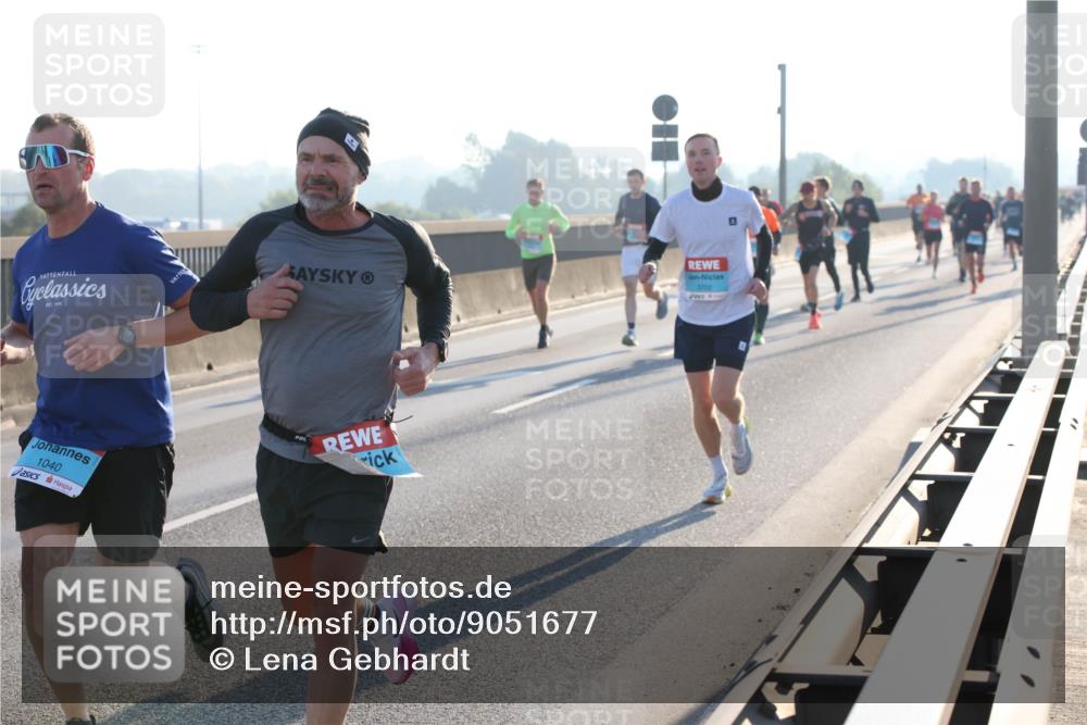 03.10.2025 - Köhlbrandbrückenlauf Lena Gebhardt http://msf.ph/oto/9051677 03.10.2025 09:14:52 Position 1 1040, 3702 meine-sportfotos.de