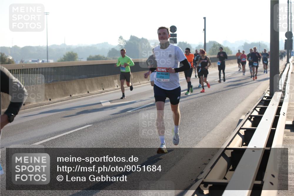 03.10.2025 - Köhlbrandbrückenlauf Lena Gebhardt http://msf.ph/oto/9051684 03.10.2025 09:14:52 Position 1 3702 meine-sportfotos.de