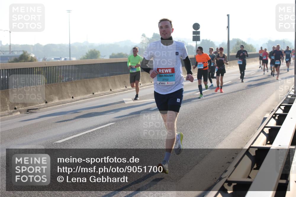 03.10.2025 - Köhlbrandbrückenlauf Lena Gebhardt http://msf.ph/oto/9051700 03.10.2025 09:14:53 Position 1 3702 meine-sportfotos.de