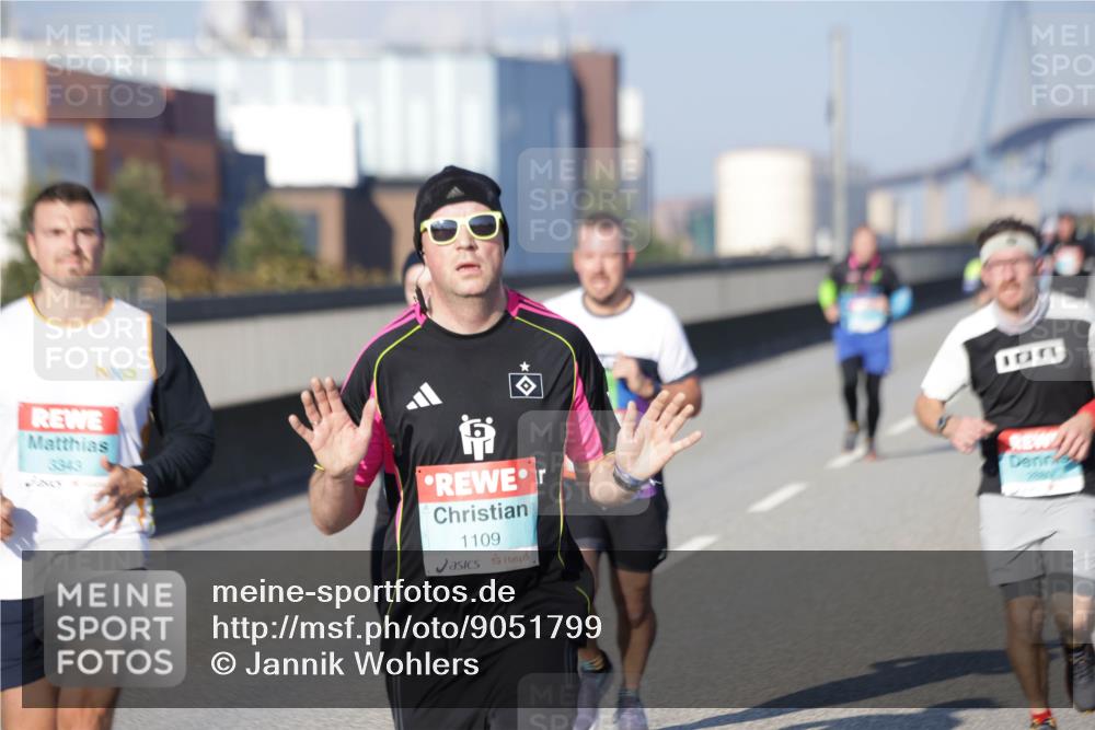 03.10.2025 - Köhlbrandbrückenlauf Jannik Wohlers http://msf.ph/oto/9051799 03.10.2025 09:46:27 Position 3 3943, 1109 meine-sportfotos.de