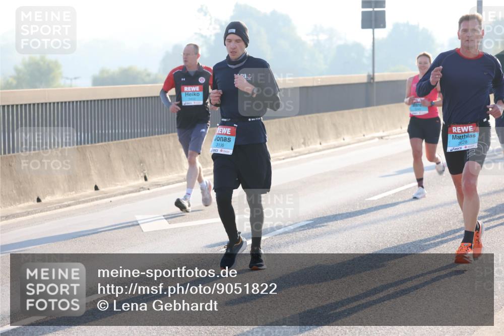 03.10.2025 - Köhlbrandbrückenlauf Lena Gebhardt http://msf.ph/oto/9051822 03.10.2025 09:14:58 Position 1 3136, 3628 meine-sportfotos.de