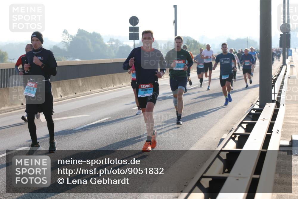 03.10.2025 - Köhlbrandbrückenlauf Lena Gebhardt http://msf.ph/oto/9051832 03.10.2025 09:14:58 Position 1 3136, 628, 3763 meine-sportfotos.de