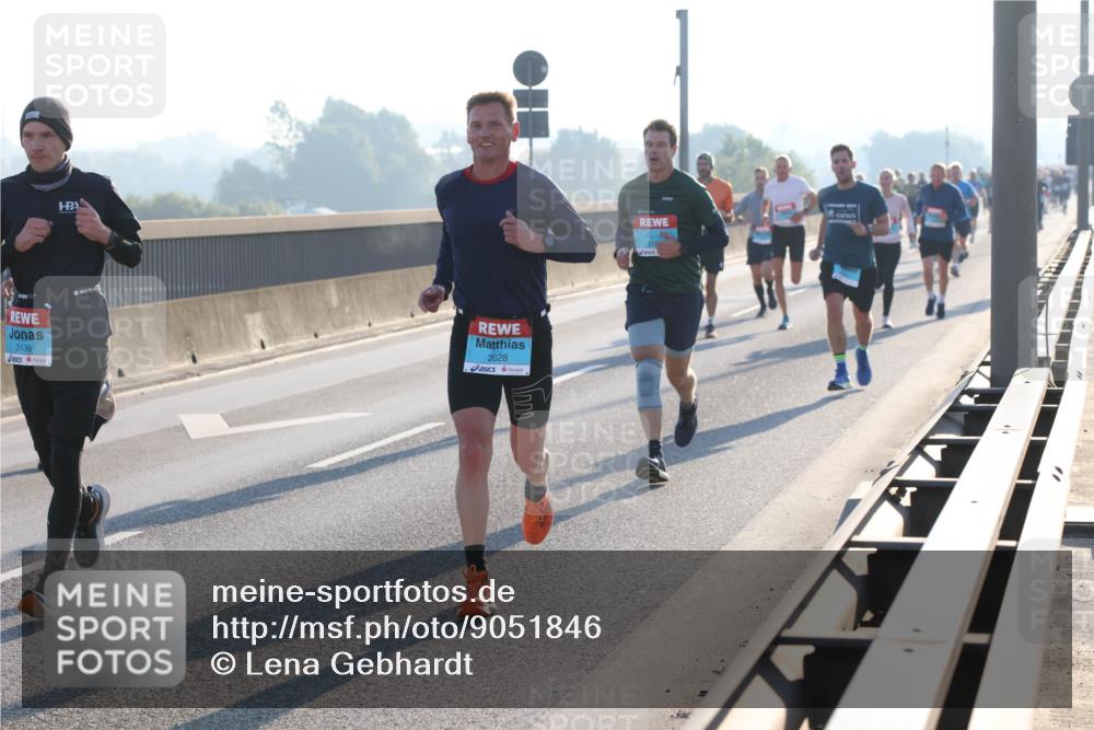 03.10.2025 - Köhlbrandbrückenlauf Lena Gebhardt http://msf.ph/oto/9051846 03.10.2025 09:14:59 Position 1 3136, 3628 meine-sportfotos.de