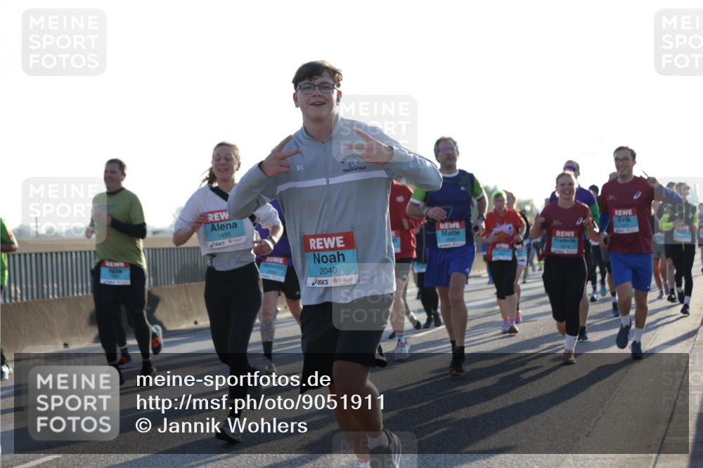 03.10.2025 - Köhlbrandbrückenlauf Jannik Wohlers http://msf.ph/oto/9051911 03.10.2025 09:19:14 Position 3 1455, 2040, 1901 meine-sportfotos.de