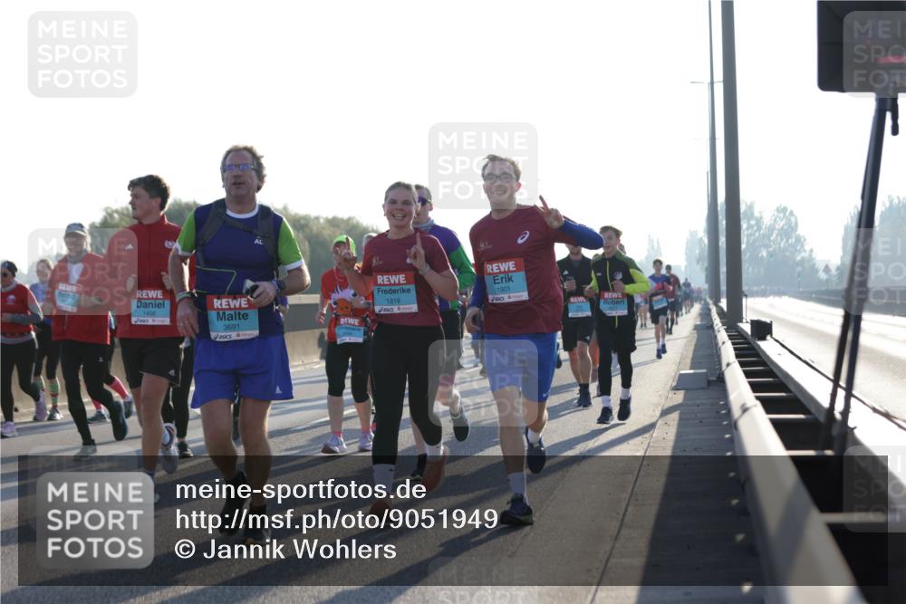 03.10.2025 - Köhlbrandbrückenlauf Jannik Wohlers http://msf.ph/oto/9051949 03.10.2025 09:19:15 Position 3 1818, 1901, 3691, 1456 meine-sportfotos.de