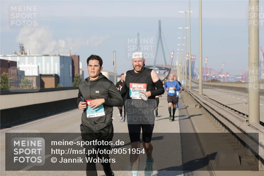 03.10.2025 - Köhlbrandbrückenlauf Jannik Wohlers http://msf.ph/oto/9051954 03.10.2025 09:46:36 Position 3 3775, 2777 meine-sportfotos.de