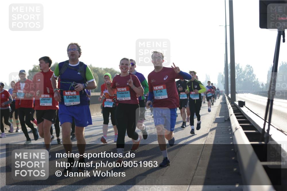03.10.2025 - Köhlbrandbrückenlauf Jannik Wohlers http://msf.ph/oto/9051963 03.10.2025 09:19:15 Position 3 1456, 3691, 1818, 1901 meine-sportfotos.de