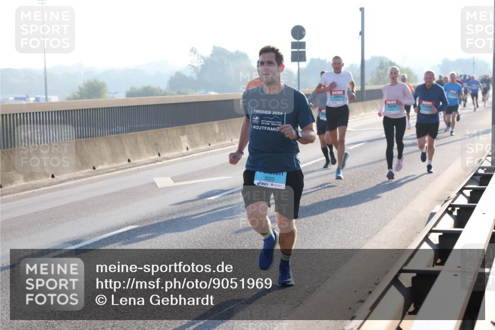 03.10.2025 - Köhlbrandbrückenlauf Lena Gebhardt http://msf.ph/oto/9051969 03.10.2025 09:15:02 Position 1 2024, 1860, 3223 meine-sportfotos.de