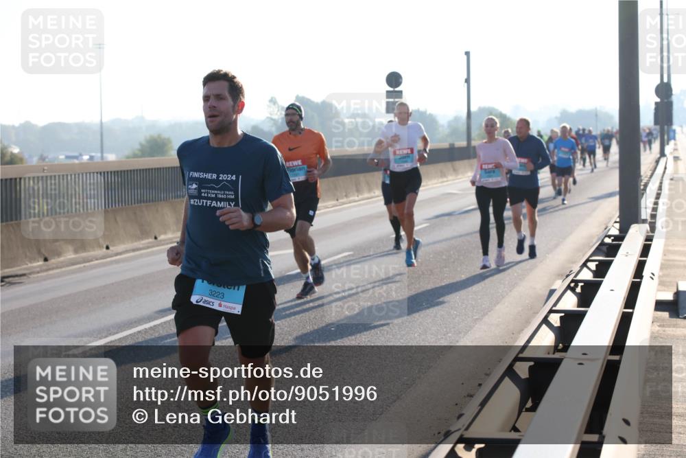 03.10.2025 - Köhlbrandbrückenlauf Lena Gebhardt http://msf.ph/oto/9051996 03.10.2025 09:15:03 Position 1 2024, 44, 1860, 3223 meine-sportfotos.de