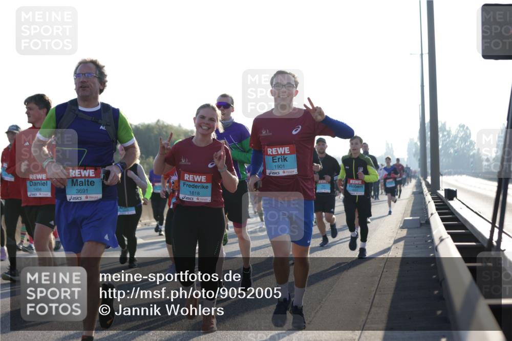 03.10.2025 - Köhlbrandbrückenlauf Jannik Wohlers http://msf.ph/oto/9052005 03.10.2025 09:19:16 Position 3 1456, 3691, 1818, 1901 meine-sportfotos.de