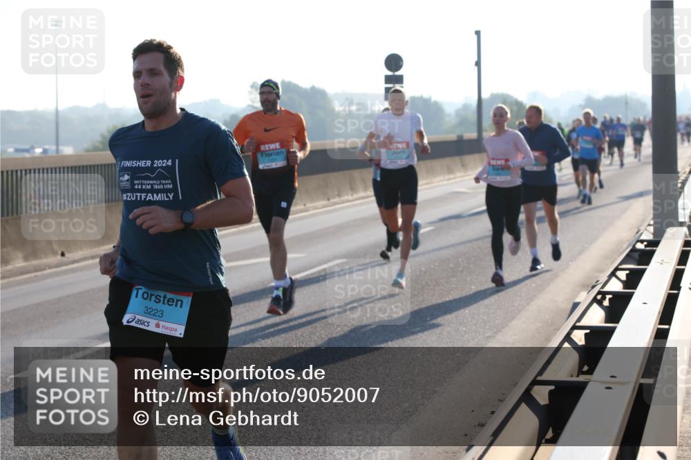 03.10.2025 - Köhlbrandbrückenlauf Lena Gebhardt http://msf.ph/oto/9052007 03.10.2025 09:15:03 Position 1 2024, 44, 1860, 3223 meine-sportfotos.de