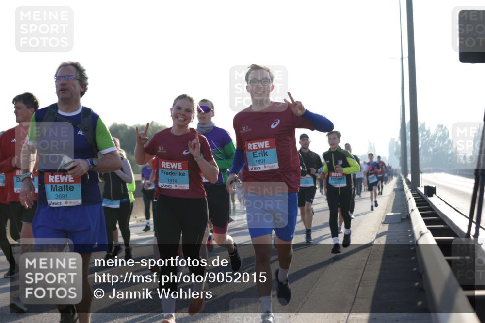 03.10.2025 - Köhlbrandbrückenlauf Jannik Wohlers http://msf.ph/oto/9052015 03.10.2025 09:19:16 Position 3 3691, 1818, 1901 meine-sportfotos.de