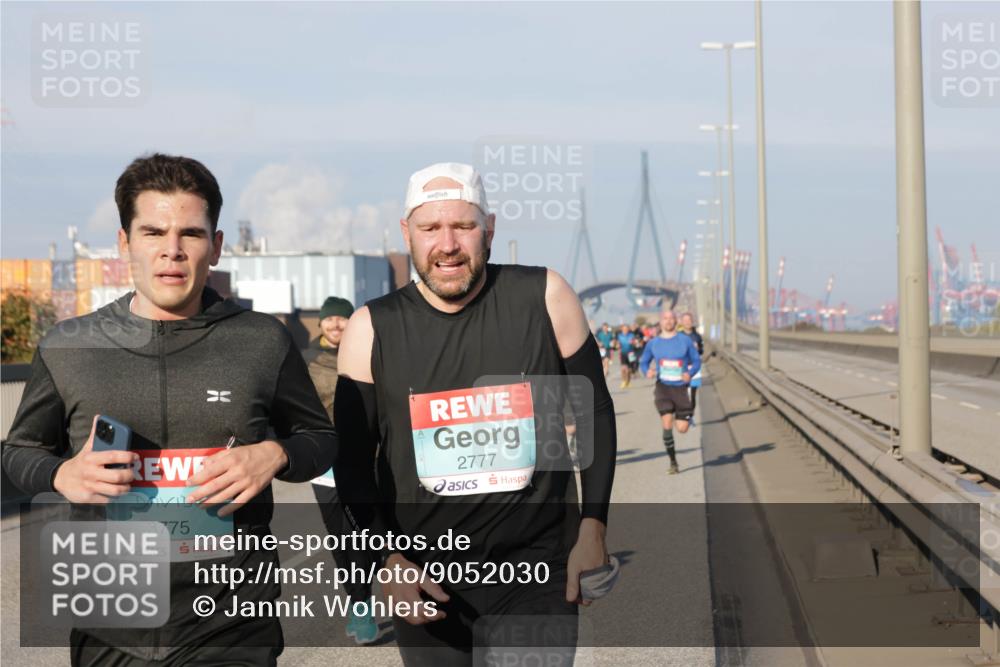 03.10.2025 - Köhlbrandbrückenlauf Jannik Wohlers http://msf.ph/oto/9052030 03.10.2025 09:46:38 Position 3 3775, 2777 meine-sportfotos.de