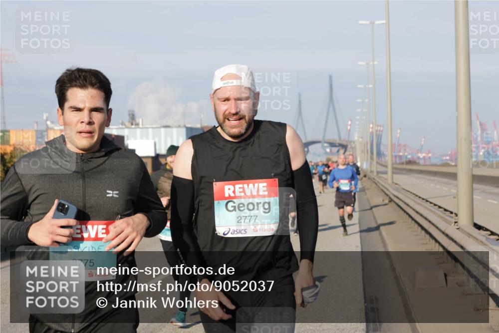 03.10.2025 - Köhlbrandbrückenlauf Jannik Wohlers http://msf.ph/oto/9052037 03.10.2025 09:46:38 Position 3 3775, 2777 meine-sportfotos.de