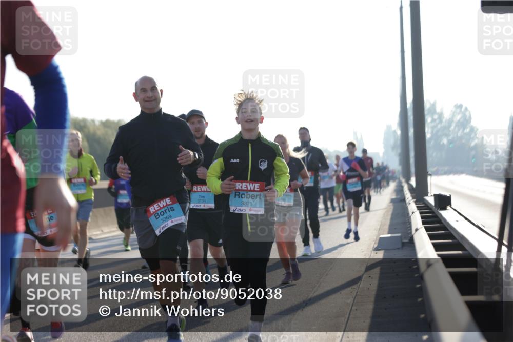 03.10.2025 - Köhlbrandbrückenlauf Jannik Wohlers http://msf.ph/oto/9052038 03.10.2025 09:19:17 Position 3 3734, 3371, 3369 meine-sportfotos.de