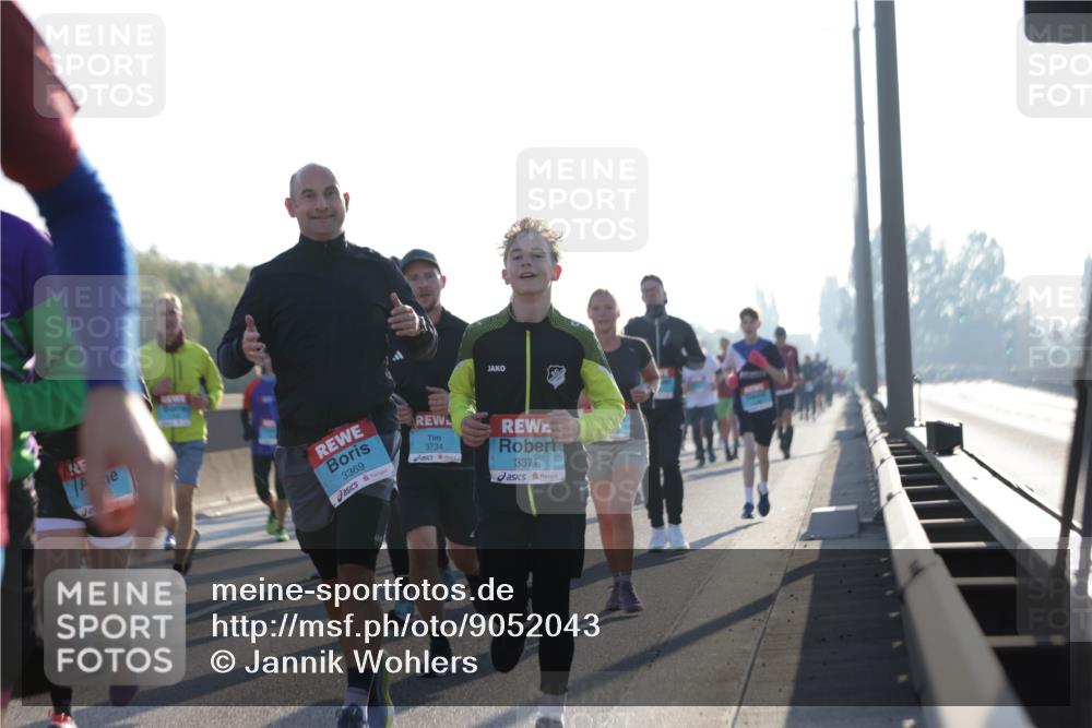 03.10.2025 - Köhlbrandbrückenlauf Jannik Wohlers http://msf.ph/oto/9052043 03.10.2025 09:19:17 Position 3 3369, 3734, 3371 meine-sportfotos.de