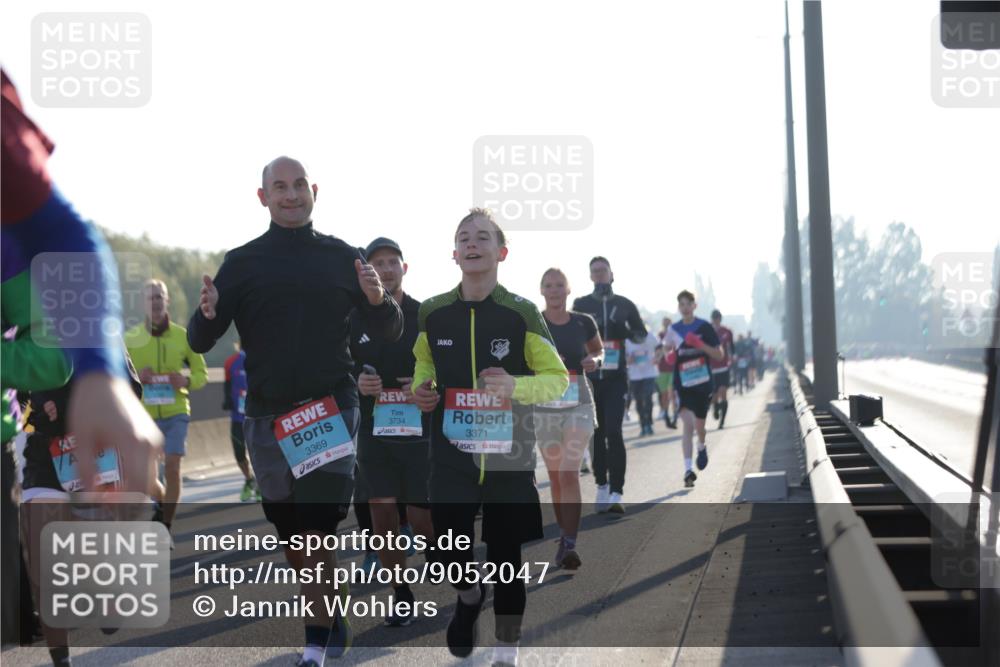 03.10.2025 - Köhlbrandbrückenlauf Jannik Wohlers http://msf.ph/oto/9052047 03.10.2025 09:19:17 Position 3 3369, 3734, 3371 meine-sportfotos.de