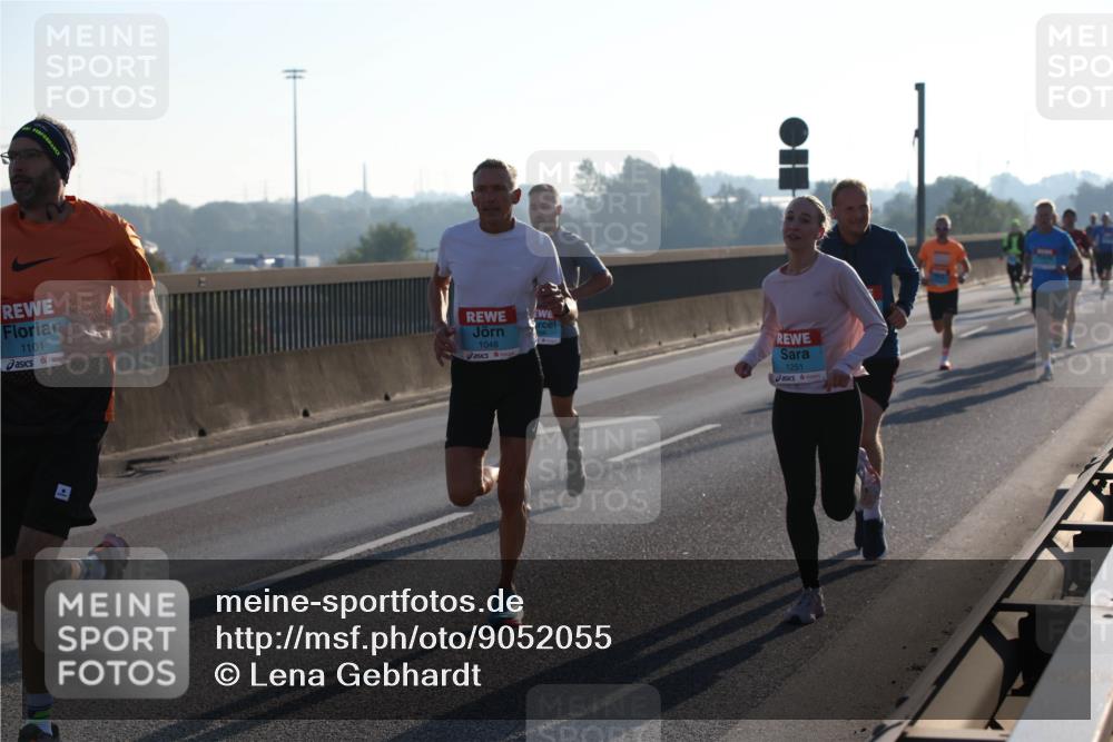 03.10.2025 - Köhlbrandbrückenlauf Lena Gebhardt http://msf.ph/oto/9052055 03.10.2025 09:15:05 Position 1 1101, 1048, 1251 meine-sportfotos.de