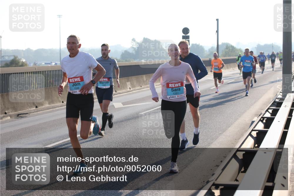 03.10.2025 - Köhlbrandbrückenlauf Lena Gebhardt http://msf.ph/oto/9052060 03.10.2025 09:15:05 Position 1 1069, 1048, 1251 meine-sportfotos.de