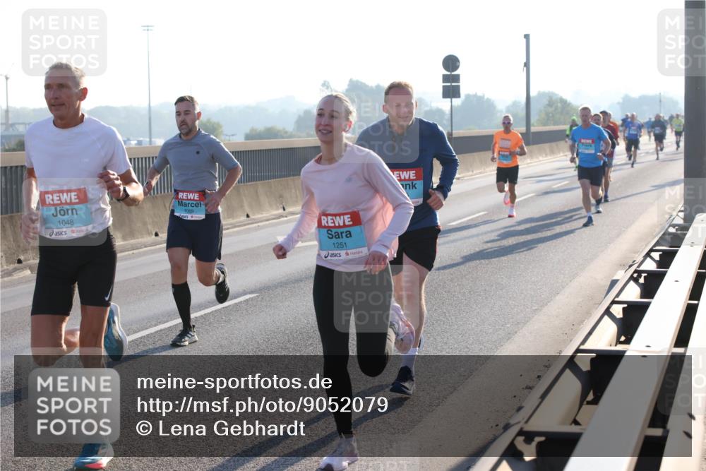 03.10.2025 - Köhlbrandbrückenlauf Lena Gebhardt http://msf.ph/oto/9052079 03.10.2025 09:15:05 Position 1 1048, 1069, 1251 meine-sportfotos.de