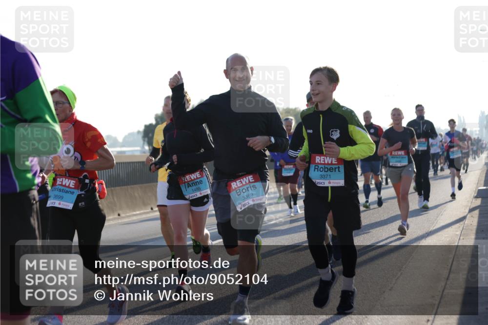 03.10.2025 - Köhlbrandbrückenlauf Jannik Wohlers http://msf.ph/oto/9052104 03.10.2025 09:19:18 Position 3 3699, 1485, 3369, 3371, 2499 meine-sportfotos.de