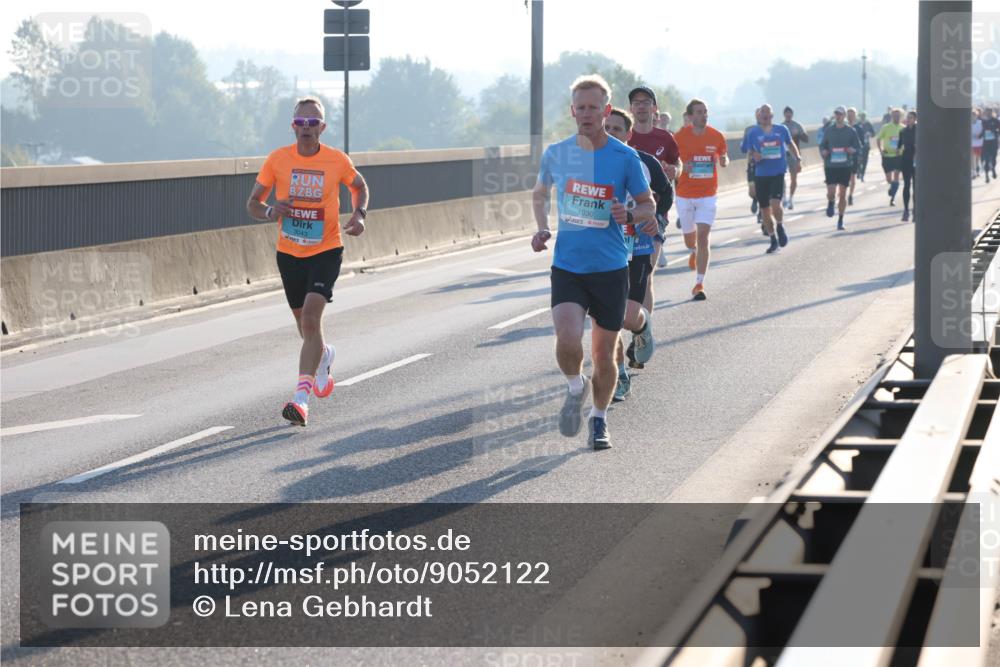 03.10.2025 - Köhlbrandbrückenlauf Lena Gebhardt http://msf.ph/oto/9052122 03.10.2025 09:15:06 Position 1 1030, 3043 meine-sportfotos.de